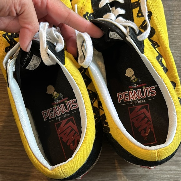 Men’s Peanuts / Charlie Brown Vans Size 16 - Picture 7 of 7